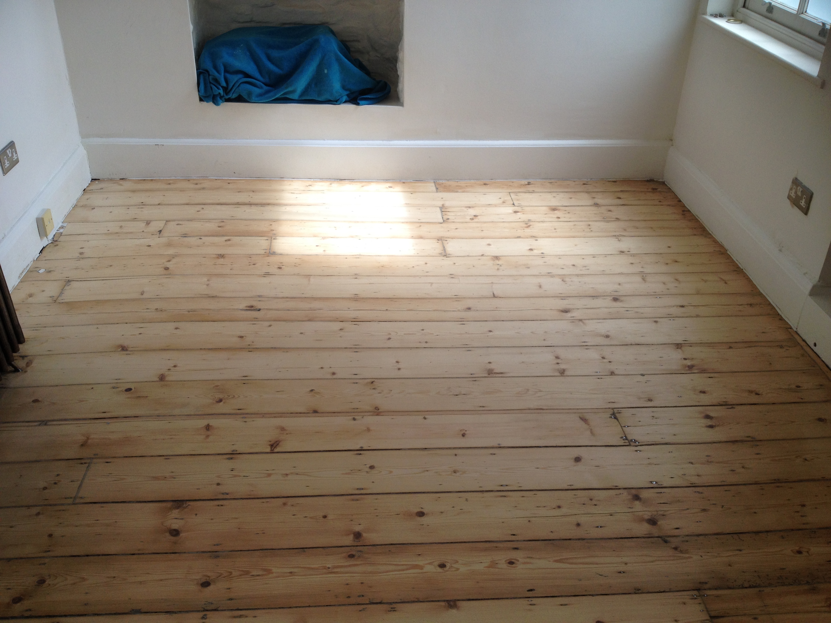 Floor Board Sanding and Varnishing Services London